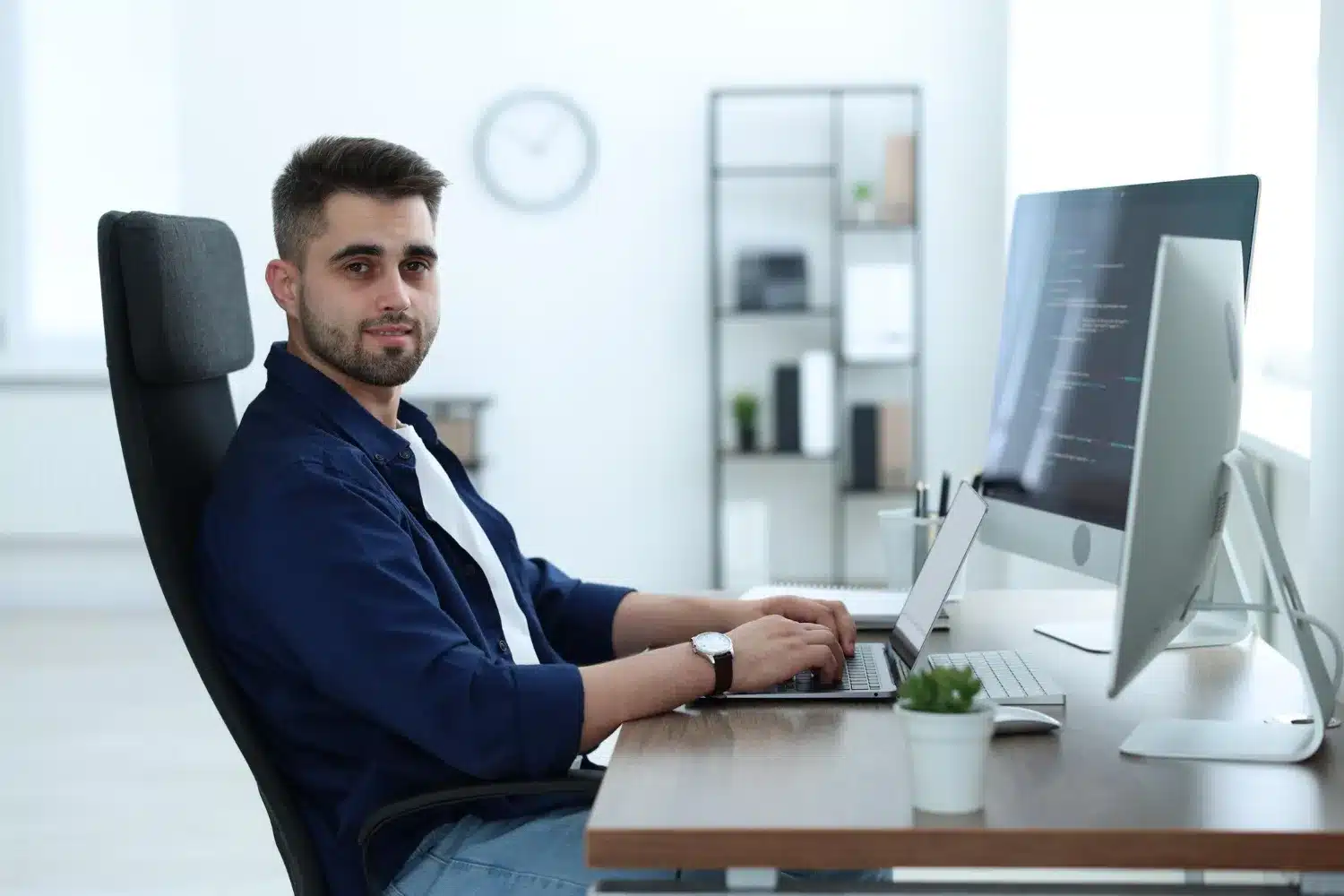 Sit at a Desk Without Neck Pain